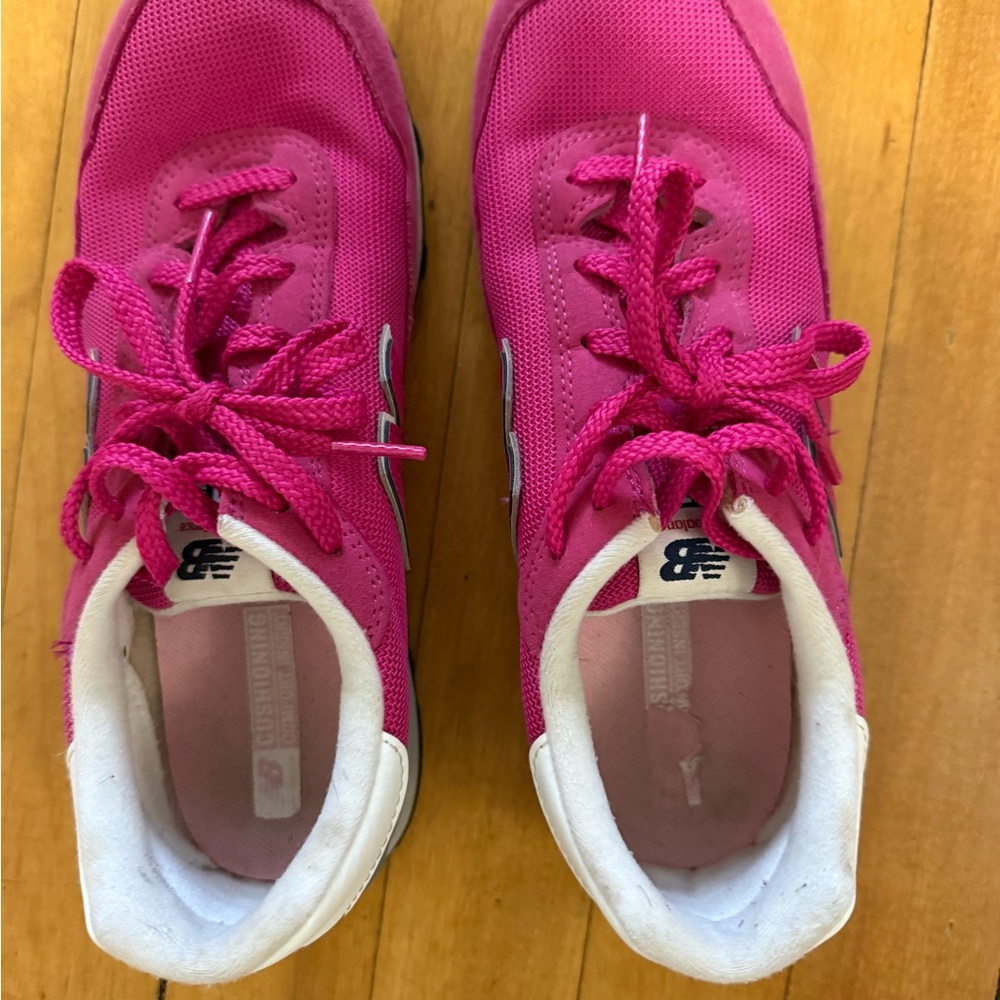New Balance Pink and White Sneakers Sporty Low-Top Design 515 style